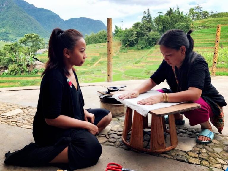 Black Hmong Tribe Tjanting With Workshop - Image 5